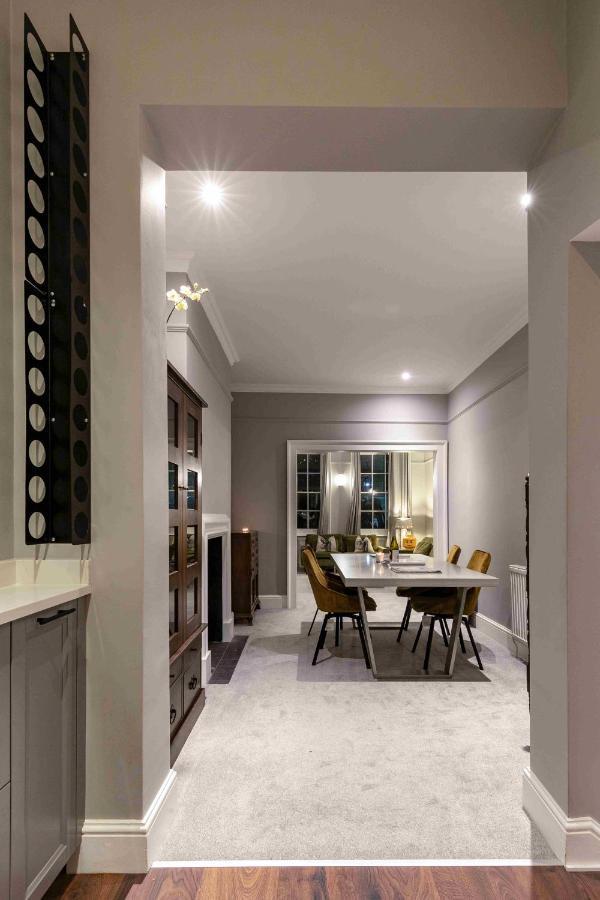 Shared 5 Mins Walk From Vauxhall And Nine Elms Station With Off-site Parking Near Us Embassy Habitación en casa particular Londres